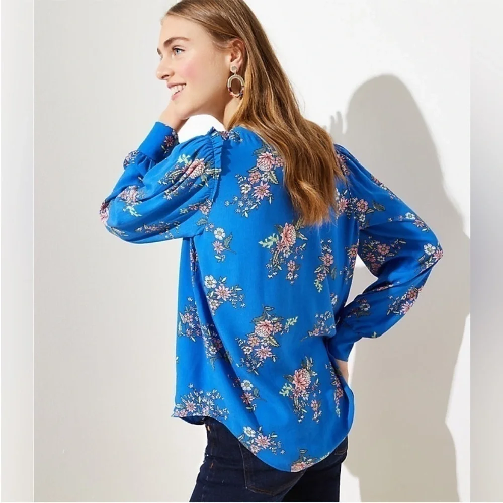 Loft Floral Ruffle V-Neck Long Puff Sleeve Blouse in Royal Blue Floral Size XSP